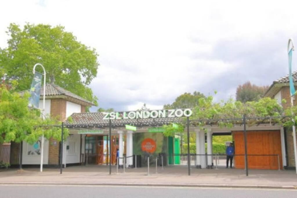 Functional Double With An Ensuite Toilet And Shower Near Tube And Bus Stations Londres Exterior foto